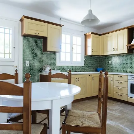 Lovely 2-bedroom House In Tinos Ayios Sostis